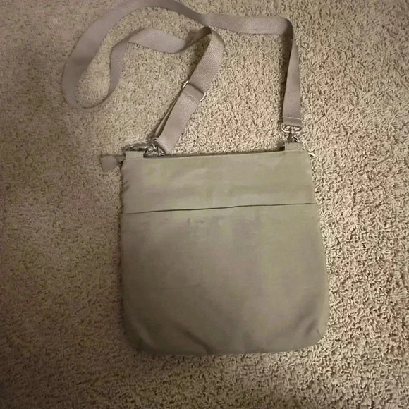 Baggallini Nylon Cross Body Handbag in Beige with Wristlet inside - Picture 4 of 7